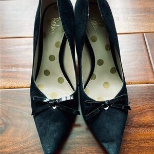 Boden Women’s Black Suede Bow Front Pointed Toe Pumps in Size 40 EU / 9.5 US